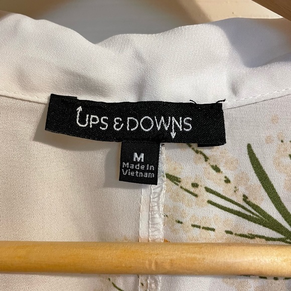 Ups & Downs light weight blouse w white and orange Lillie’s! - Picture 2 of 5